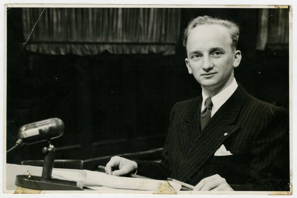 Ben Ferencz at the Einsatzgruppen Trial in Nuremberg. Photo credit: Benjamin Ferencz Archive, Courtesy of Planethood Foundation & Schulberg Productions